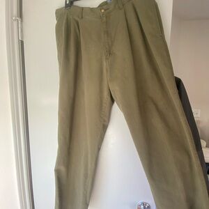 Puritan Green Chinos with Pleats and Relaxed Fit